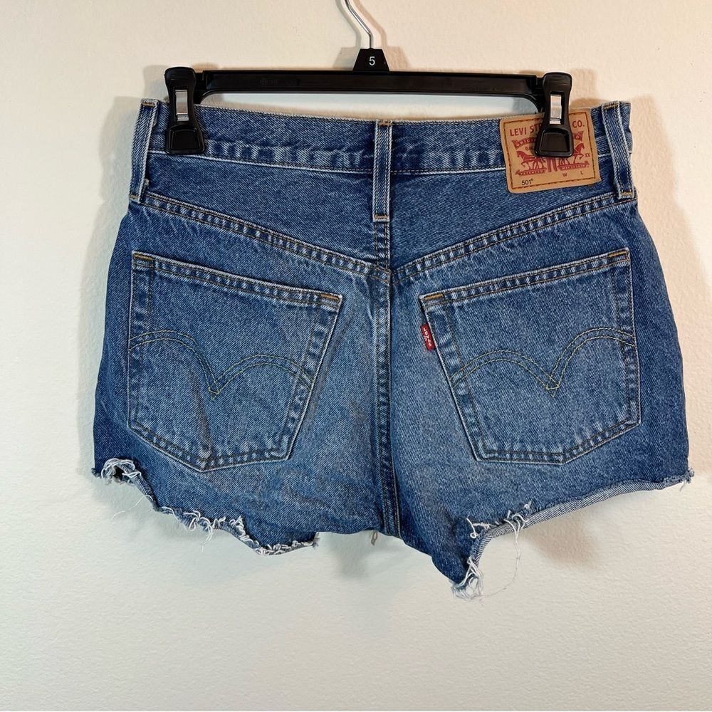 ✨ Levi’s Women’s 501 Distressed Shorts 27 - Picture 5 of 12